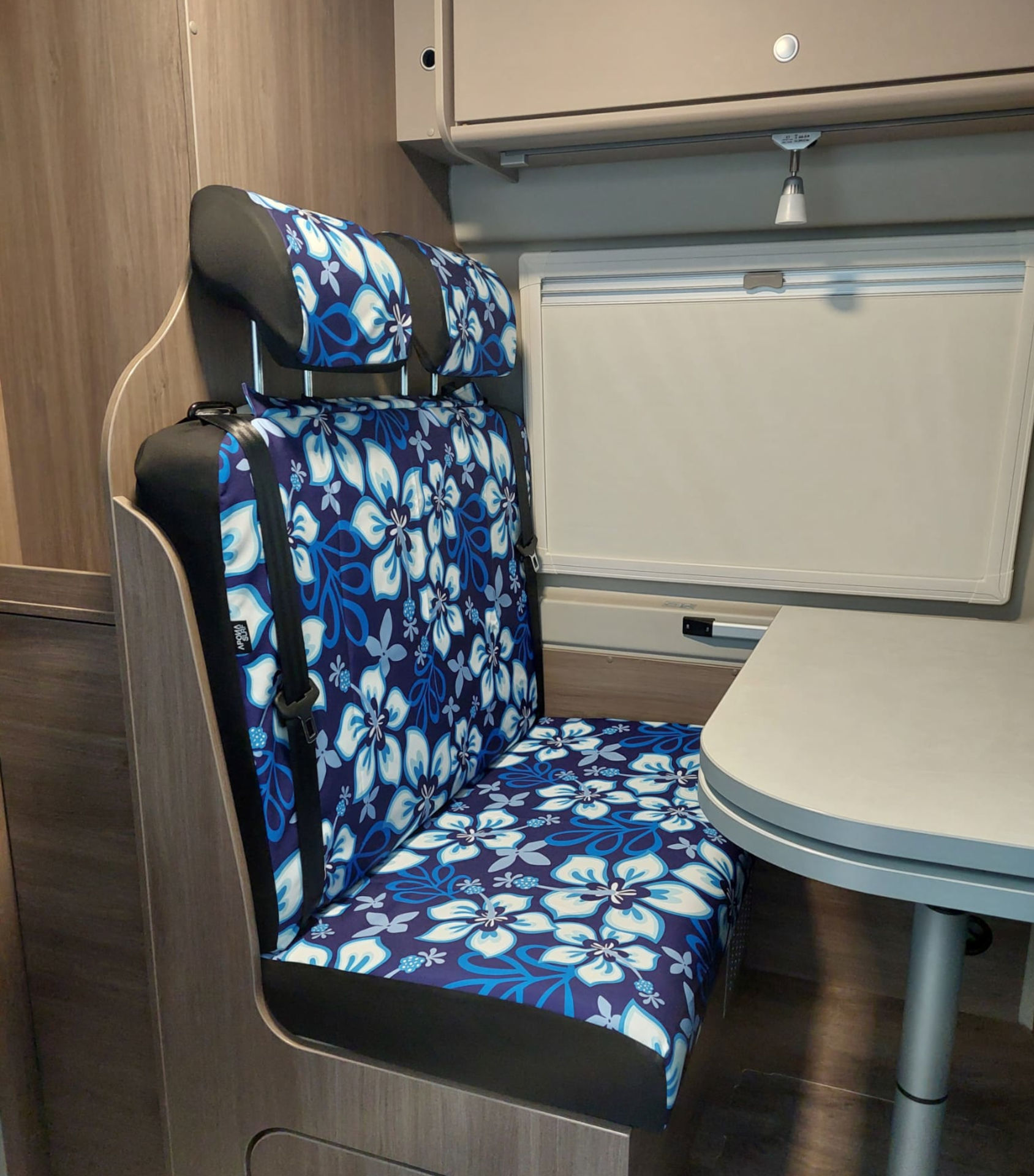 Carado CV Rückbankbezug - Hibiskus blau