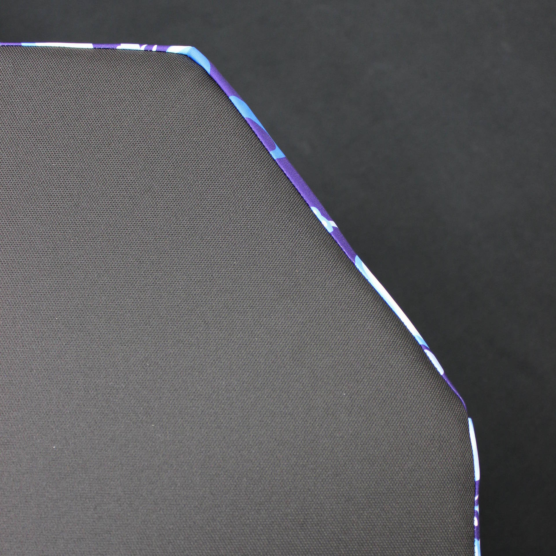 T4 California Matratzenbezug - Hibiskus schwarz