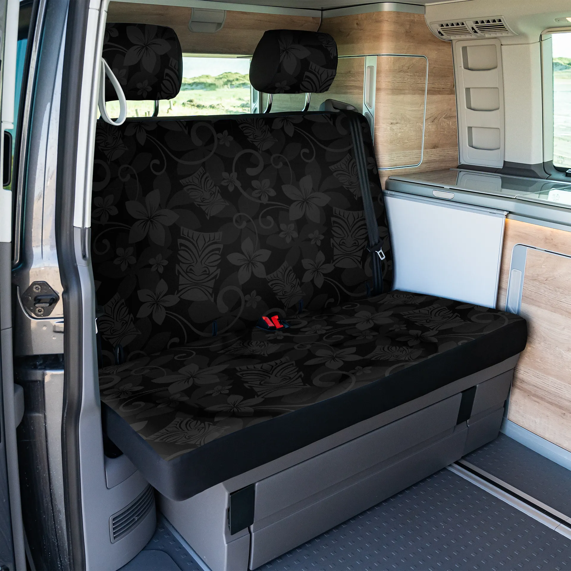 VW T5 / T6 / T6.1 California Rückbankbezug (2er) inkl. Kopfstützenbezüge - Tiki Maske schwarz VW T5 / T6 / T6.1 California Rückbankbezug (2er) inkl. Kopfstützenbezüge - Tiki Maske schwarz