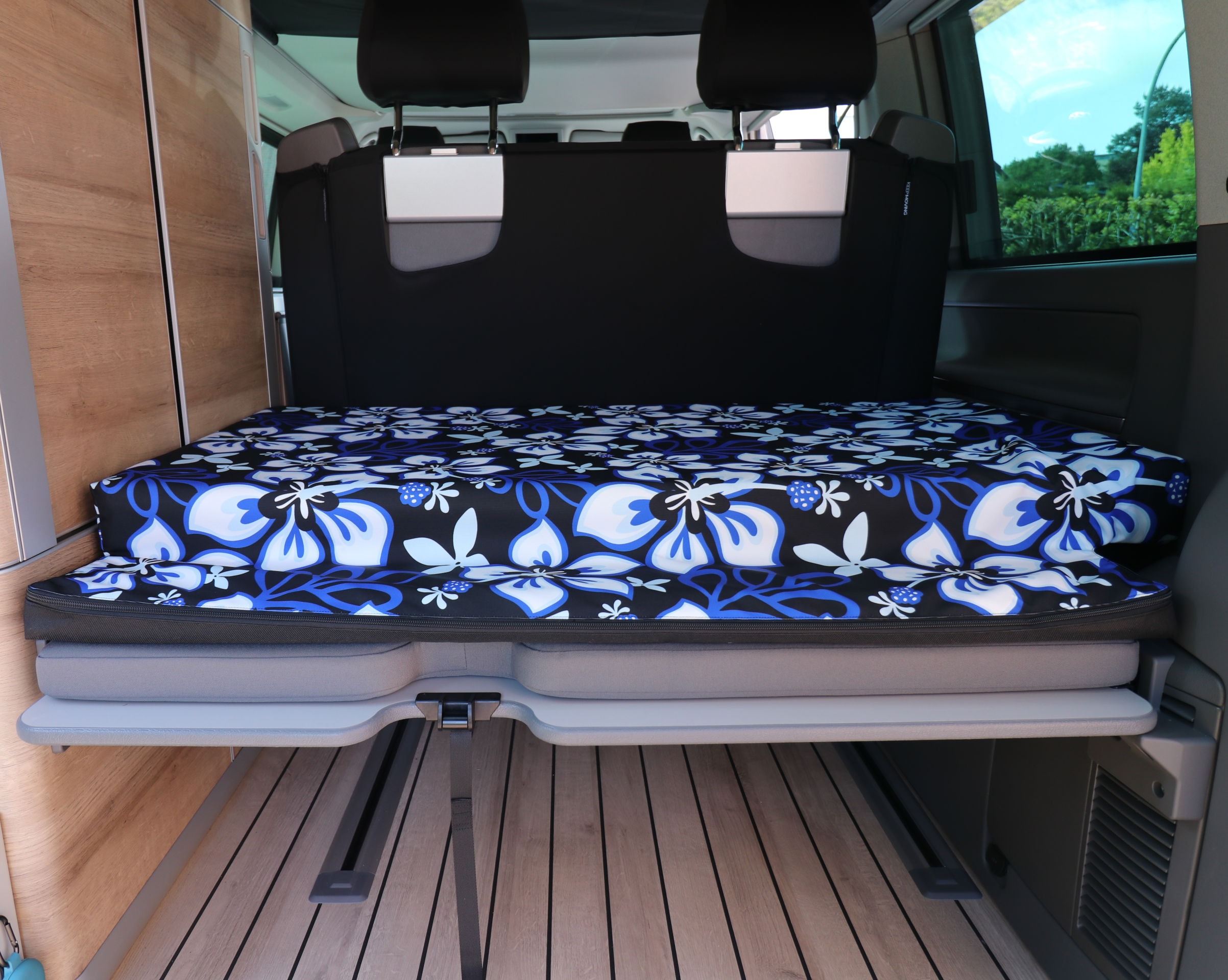 T6.1 California Matratzenbezug Komfortauflage - Hibiskus schwarz